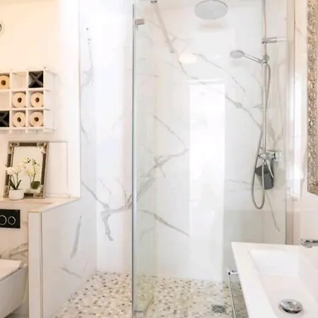 Apartment Design Loft Climatise Parking Et Piscine *
