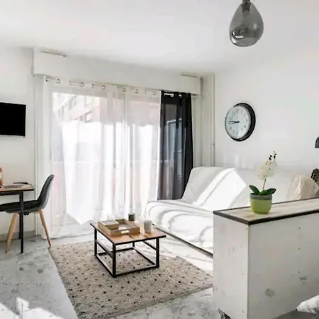 Apartment Design Loft Climatise Parking Et Piscine