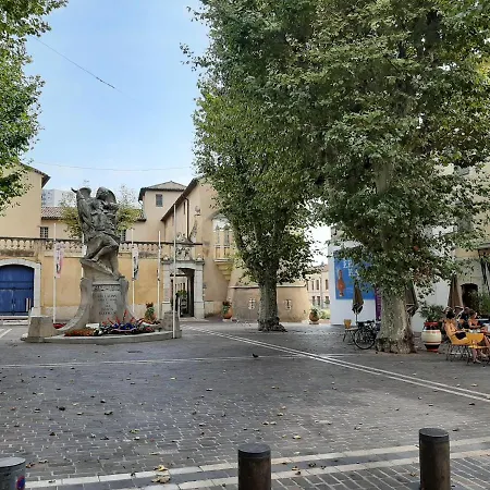 Design Loft Climatise Parking Et Piscine 아파트 발로리스