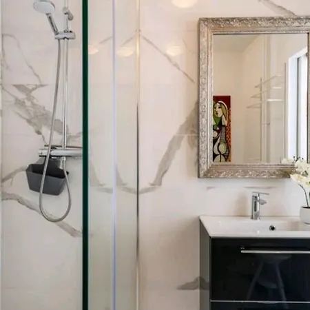 Design Loft Climatisé Parking Et Piscine Appartamento Vallauris